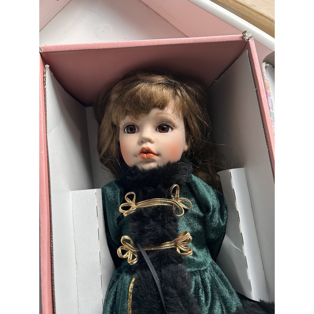 Vintage Bradleys Dolls Natasha BIC532 Porcelain Skater Box Winter
